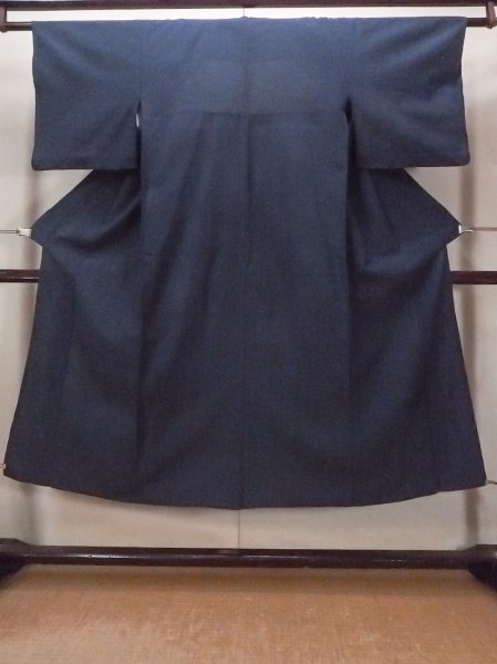 画像1: O0826I 女性用浴衣（日本製）  綿 深い藍, 線 【中古】【USED】【リサイクル】 ★☆☆☆☆【O0826I】 (1)