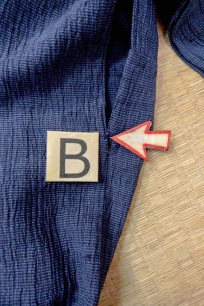 画像15: O0826I 女性用浴衣（日本製）  綿 深い藍, 線 【中古】【USED】【リサイクル】 ★☆☆☆☆【O0826I】 (15)