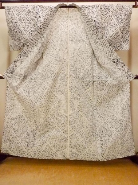 画像2: O0826N 女性用浴衣（日本製） 小千谷縮 麻 オフ　ホワイト, 花 【中古】【USED】【リサイクル】 ★★☆☆☆【O0826N】 (2)