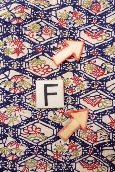 画像19: O0826T 女性用小紋  シルク（正絹） 深いマルチカラー, 花 【中古】【USED】【リサイクル】 ★★☆☆☆【O0826T】 (19)