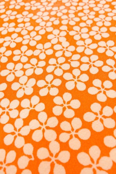 画像9: O0827C 女性用小紋  シルク（正絹） 淡い橙色, 花 【中古】【USED】【リサイクル】 ★★★☆☆【O0827C】 (9)