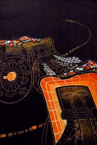 画像8: O0902A 女性用羽織  シルク（正絹） 黒, 御所車 【中古】【USED】【リサイクル】 ★★★☆☆【O0902A】 (8)