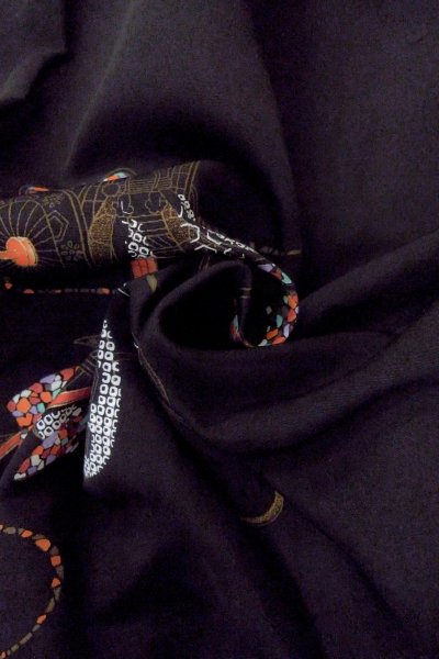 画像11: O0902A 女性用羽織  シルク（正絹） 黒, 御所車 【中古】【USED】【リサイクル】 ★★★☆☆【O0902A】 (11)