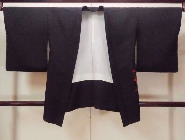 画像1: O0902B 女性用羽織  シルク（正絹） 黒, もみじ 【中古】【USED】【リサイクル】 ★★★☆☆【O0902B】 (1)