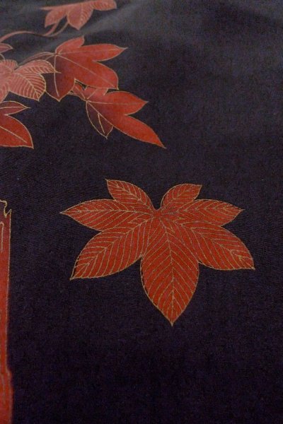 画像9: O0902B 女性用羽織  シルク（正絹） 黒, もみじ 【中古】【USED】【リサイクル】 ★★★☆☆【O0902B】 (9)