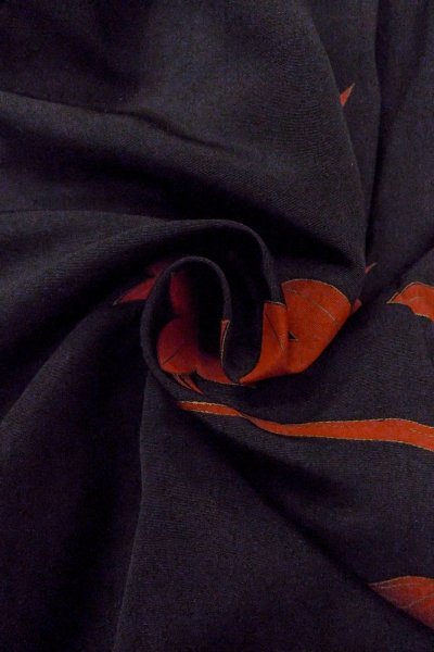 画像10: O0902B 女性用羽織  シルク（正絹） 黒, もみじ 【中古】【USED】【リサイクル】 ★★★☆☆【O0902B】 (10)