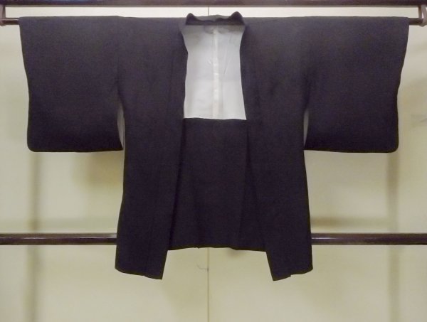 画像1: O0902D 女性用羽織  シルク（正絹） 黒, 花 【中古】【USED】【リサイクル】 ★★★★☆【O0902D】 (1)