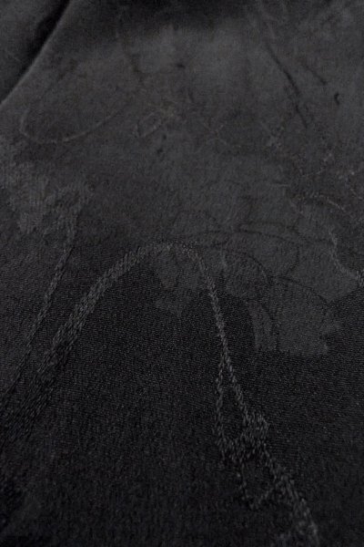画像9: O0902D 女性用羽織  シルク（正絹） 黒, 花 【中古】【USED】【リサイクル】 ★★★★☆【O0902D】 (9)
