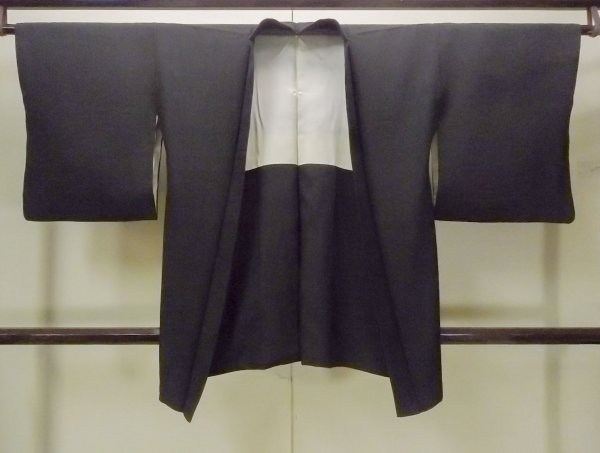 画像1: O0902E 女性用羽織  シルク（正絹） 黒,  【中古】【USED】【リサイクル】 ★★★☆☆【O0902E】 (1)