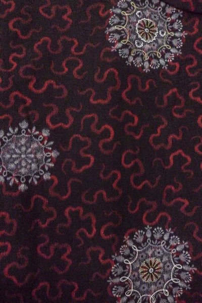 画像3: O0902F 女性用羽織  シルク（正絹） 黒, 花 【中古】【USED】【リサイクル】 ★★★☆☆【O0902F】 (3)