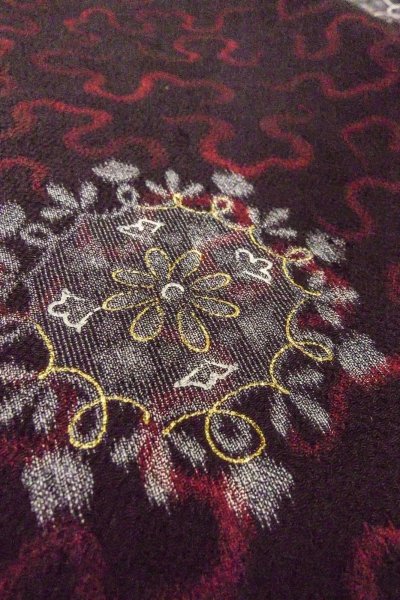 画像9: O0902F 女性用羽織  シルク（正絹） 黒, 花 【中古】【USED】【リサイクル】 ★★★☆☆【O0902F】 (9)