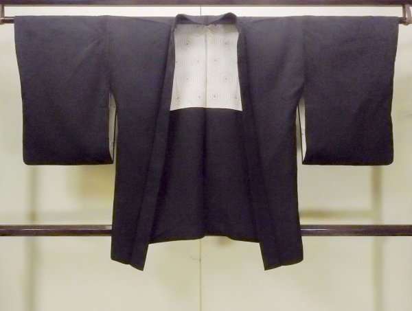 画像1: O0902J 女性用羽織  シルク（正絹） 黒, 葉 【中古】【USED】【リサイクル】 ★★★☆☆【O0902J】 (1)