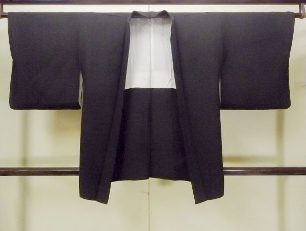 画像1: O0902N 女性用羽織  シルク（正絹） 黒, 抽象的模様 【中古】【USED】【リサイクル】 ★★★☆☆【O0902N】 (1)