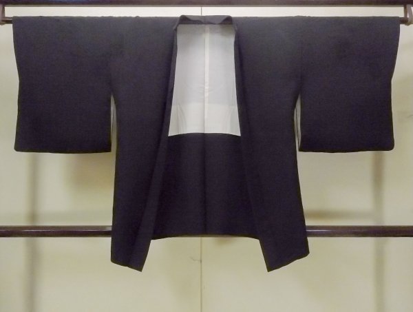 画像1: O0902R 女性用羽織  シルク（正絹） 黒, 川 【中古】【USED】【リサイクル】 ★★★★☆【O0902R】 (1)