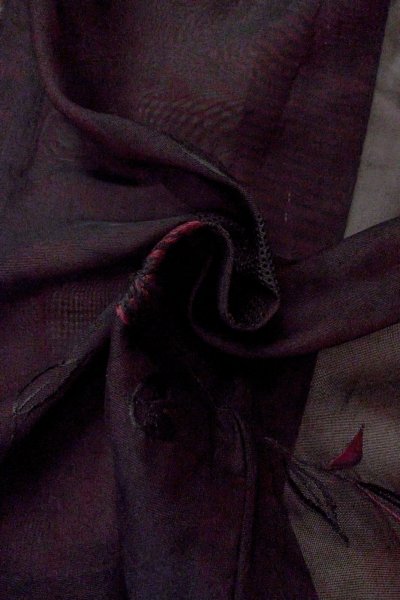 画像11: O0909C 女性用羽織  シルク（正絹） 黒, 花 【中古】【USED】【リサイクル】 ★★★★☆【O0909C】 (11)