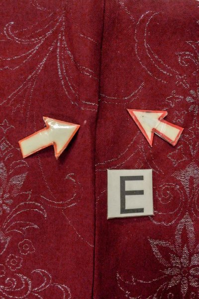 画像18: O0909D 女性用羽織  シルク（正絹） 深い赤色, 花 【中古】【USED】【リサイクル】 ★★★☆☆【O0909D】 (18)