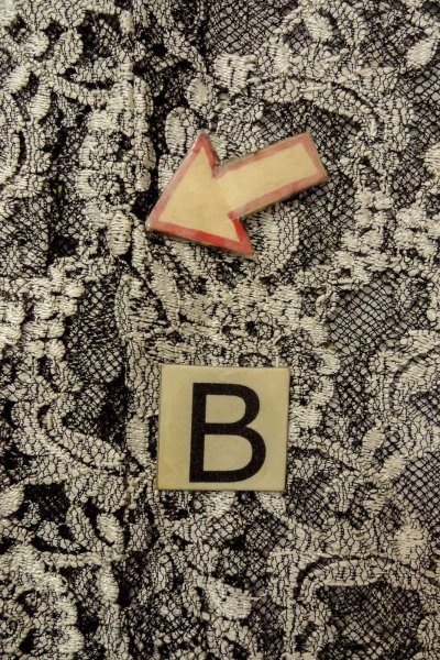 画像15: O0909K 女性用羽織  化繊 黒, 花 【中古】【USED】【リサイクル】 ★★★☆☆【O0909K】 (15)