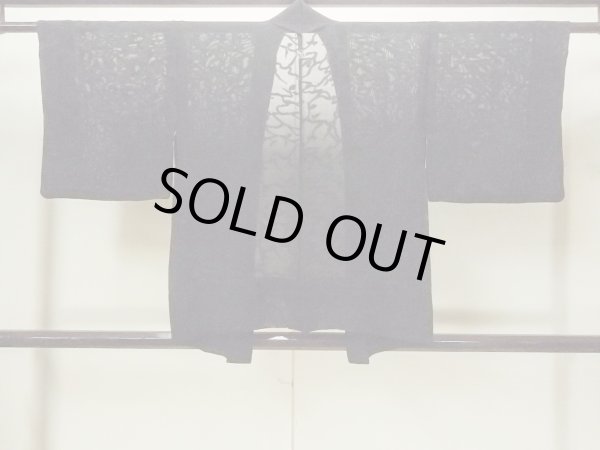 画像2: O0909R 女性用羽織  シルク（正絹） 黒, つた 【中古】【USED】【リサイクル】 ★★★★☆【O0909R】 (2)