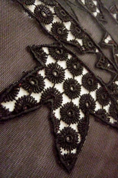 画像8: O0909T 女性用羽織  シルク（正絹） 黒, 花 【中古】【USED】【リサイクル】 ★★★★☆【O0909T】 (8)