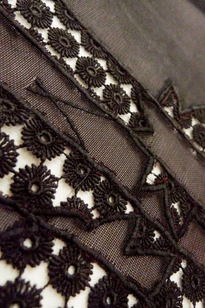 画像9: O0909T 女性用羽織  シルク（正絹） 黒, 花 【中古】【USED】【リサイクル】 ★★★★☆【O0909T】 (9)