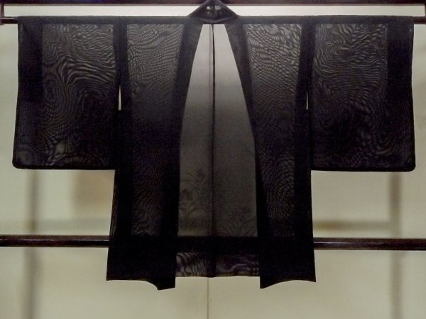 画像2: O0909W 女性用羽織  シルク（正絹） 黒, 花 【中古】【USED】【リサイクル】 ★★★☆☆【O0909W】 (2)