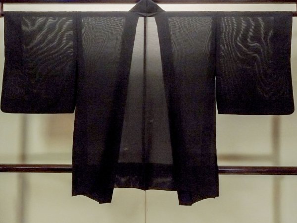 画像2: O0909Z 女性用羽織  シルク（正絹） 黒, 幾何学模様 【中古】【USED】【リサイクル】 ★★★★☆【O0909Z】 (2)