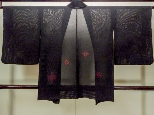 画像2: O0910B 女性用羽織  シルク（正絹） 黒, 幾何学模様 【中古】【USED】【リサイクル】 ★★★★☆【O0910B】 (2)