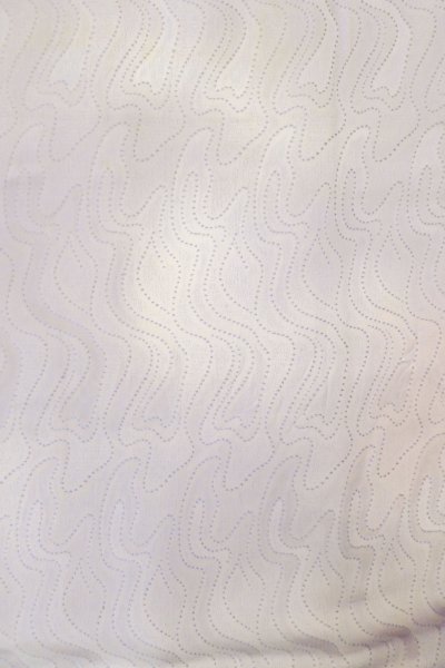 画像4: O1002G 女性用 色無地   シルク（正絹） 淡い薄い紫色,  抽象的模様 【中古】【USED】【リサイクル】 ★★☆☆☆【O1002G】 (4)