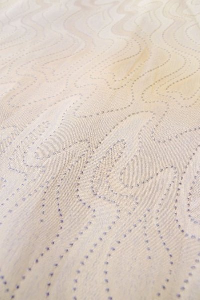 画像8: O1002G 女性用 色無地   シルク（正絹） 淡い薄い紫色,  抽象的模様 【中古】【USED】【リサイクル】 ★★☆☆☆【O1002G】 (8)