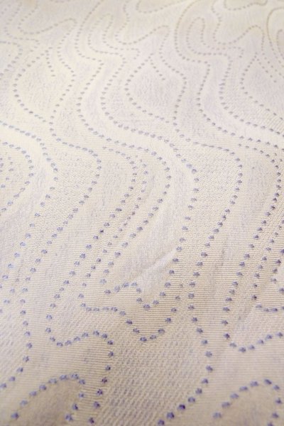 画像9: O1002G 女性用 色無地   シルク（正絹） 淡い薄い紫色,  抽象的模様 【中古】【USED】【リサイクル】 ★★☆☆☆【O1002G】 (9)