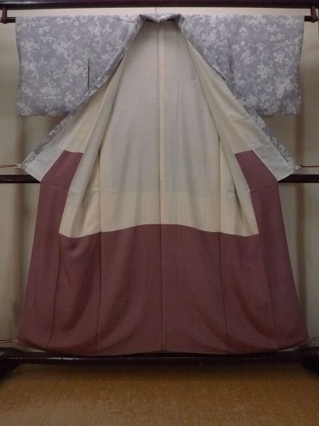 画像2: O1002H 女性用 小紋   シルク（正絹） 淡い灰色がかった藤色,  花 【中古】【USED】【リサイクル】 ★★☆☆☆【O1002H】 (2)