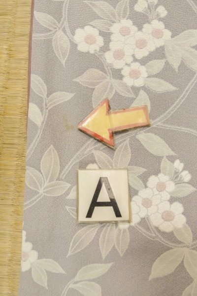 画像14: O1002H 女性用 小紋   シルク（正絹） 淡い灰色がかった藤色,  花 【中古】【USED】【リサイクル】 ★★☆☆☆【O1002H】 (14)