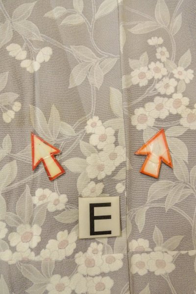 画像18: O1002H 女性用 小紋   シルク（正絹） 淡い灰色がかった藤色,  花 【中古】【USED】【リサイクル】 ★★☆☆☆【O1002H】 (18)