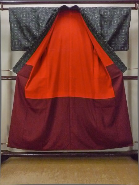 画像2: O1002K 女性用 紬   シルク（正絹） 黒,  更紗 【中古】【USED】【リサイクル】 ★★★★☆【O1002K】 (2)