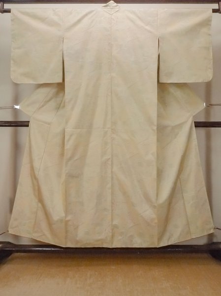 画像1: O1002M 女性用 紬   シルク（正絹） 淡い黄色,  花 【中古】【USED】【リサイクル】 ★★★★☆【O1002M】 (1)