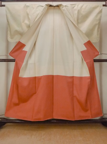 画像2: O1002M 女性用 紬   シルク（正絹） 淡い黄色,  花 【中古】【USED】【リサイクル】 ★★★★☆【O1002M】 (2)