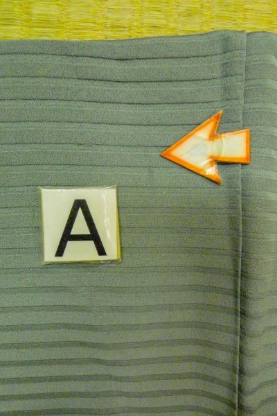 画像17: O1002S 女性用 色無地   シルク（正絹） 薄い灰色がかった緑色,  【中古】【USED】【リサイクル】 ★★☆☆☆【O1002S】 (17)