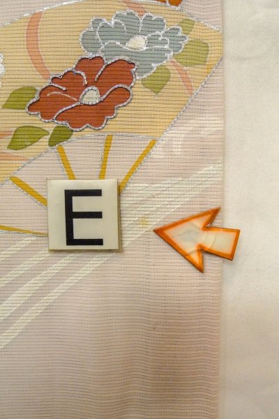 画像19: O1002V 女性用 付下げ   シルク（正絹） 薄い灰色がかった桃色,  菊 【中古】【USED】【リサイクル】 ★★☆☆☆【O1002V】 (19)