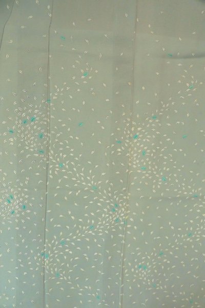 画像3: O1002W 女性用 付下げ   シルク（正絹） 薄い灰色がかった水色,  葉 【中古】【USED】【リサイクル】 ★☆☆☆☆【O1002W】 (3)