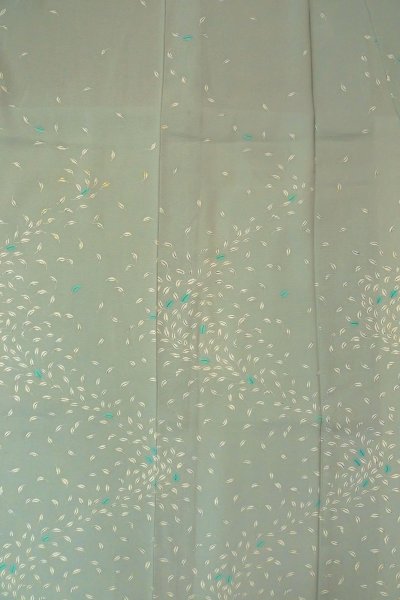 画像4: O1002W 女性用 付下げ   シルク（正絹） 薄い灰色がかった水色,  葉 【中古】【USED】【リサイクル】 ★☆☆☆☆【O1002W】 (4)