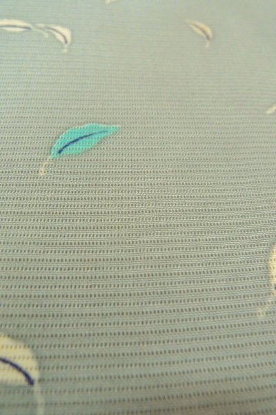 画像10: O1002W 女性用 付下げ   シルク（正絹） 薄い灰色がかった水色,  葉 【中古】【USED】【リサイクル】 ★☆☆☆☆【O1002W】 (10)