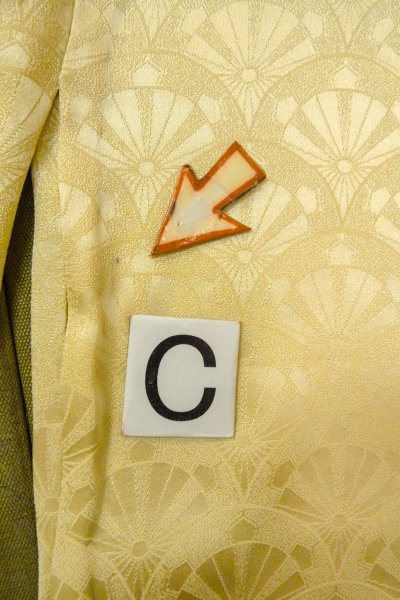 画像16: O1002X 女性用 付下げ   シルク（正絹） 光沢のある薄い黄色,  車輪 【中古】【USED】【リサイクル】 ★★★☆☆【O1002X】 (16)