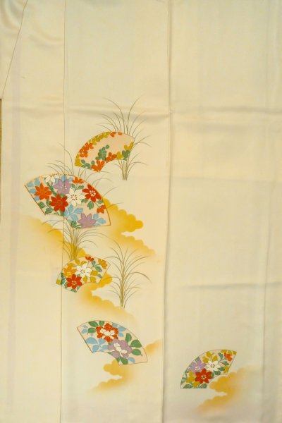 画像4: O1002Z 女性用 訪問着   シルク（正絹） 淡いアイボリー,  花 【中古】【USED】【リサイクル】 ★★☆☆☆【O1002Z】 (4)
