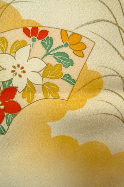 画像8: O1002Z 女性用 訪問着   シルク（正絹） 淡いアイボリー,  花 【中古】【USED】【リサイクル】 ★★☆☆☆【O1002Z】 (8)