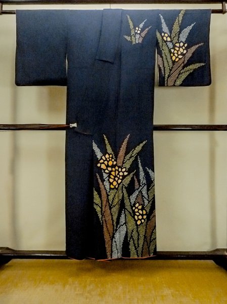 画像2: O1003C 女性用 訪問着   シルク（正絹） 深い藍,  花 【中古】【USED】【リサイクル】 ★★☆☆☆【O1003C】 (2)