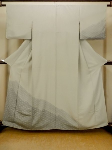 画像1: O1003D 女性用 訪問着   シルク（正絹） 淡い灰色がかった水色,  菊 【中古】【USED】【リサイクル】 ★★☆☆☆【O1003D】 (1)