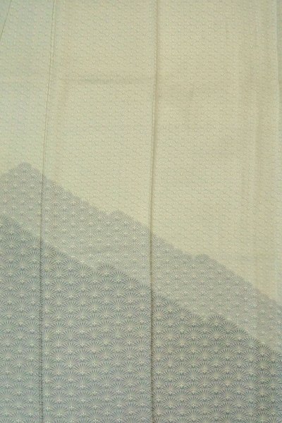 画像4: O1003D 女性用 訪問着   シルク（正絹） 淡い灰色がかった水色,  菊 【中古】【USED】【リサイクル】 ★★☆☆☆【O1003D】 (4)