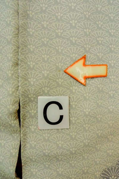 画像17: O1003D 女性用 訪問着   シルク（正絹） 淡い灰色がかった水色,  菊 【中古】【USED】【リサイクル】 ★★☆☆☆【O1003D】 (17)