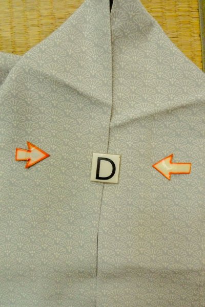 画像18: O1003D 女性用 訪問着   シルク（正絹） 淡い灰色がかった水色,  菊 【中古】【USED】【リサイクル】 ★★☆☆☆【O1003D】 (18)