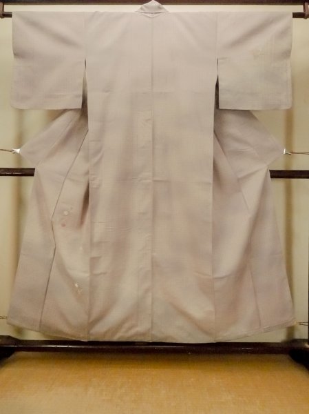 画像1: O1003E 女性用 訪問着   シルク（正絹） 淡い灰色がかった藤色,  花 【中古】【USED】【リサイクル】 ★★☆☆☆【O1003E】 (1)